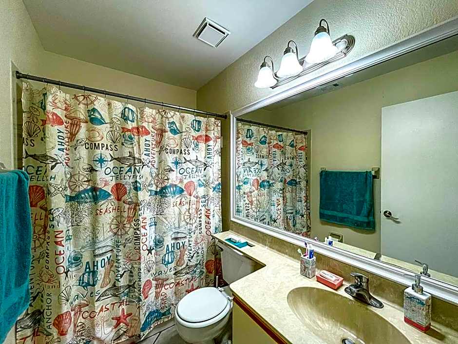 Spacious Shorewalk 2B-2B Condo near Anna Maria Island, Beaches & IMG Academy