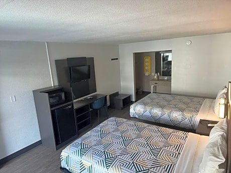 Deluxe Quadruple Room - Non-Smoking