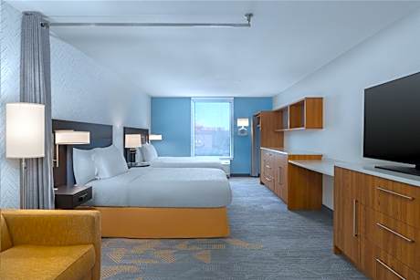 Queen Studio with Two Queen Beds - Non-Smoking