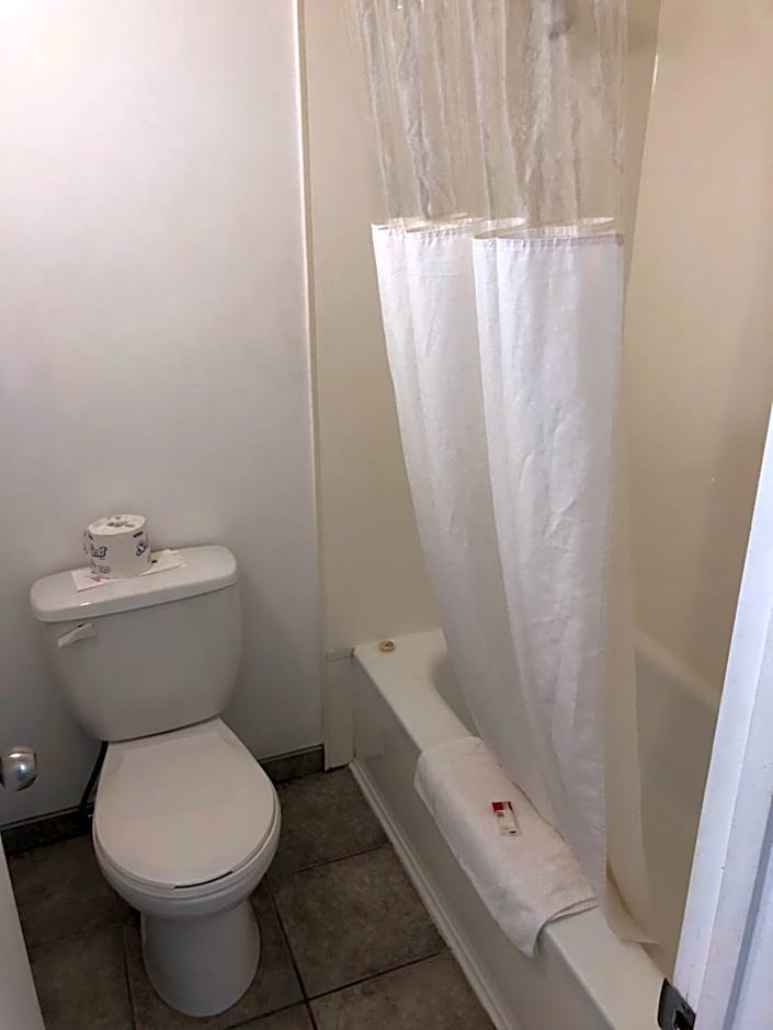Knights Inn - Huntsville, ON