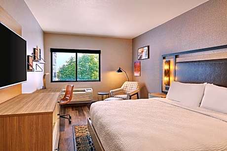 Queen Room with Two Queen Beds - Hearing Accessible