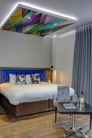 Standard King Room - Converts into Two Single Beds/Non-Smoking