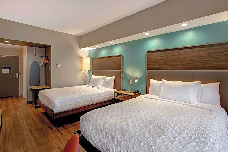Photo 1 of 5 of 2 Queen Beds