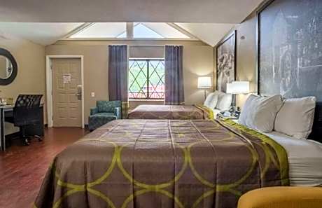 2 Queens Oversized Room Smoking