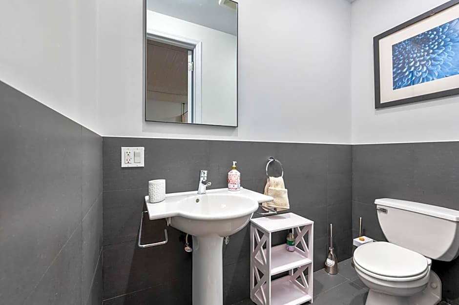 Massive SoHo Loft 4 Bedrooms 2 Bath 8 beds