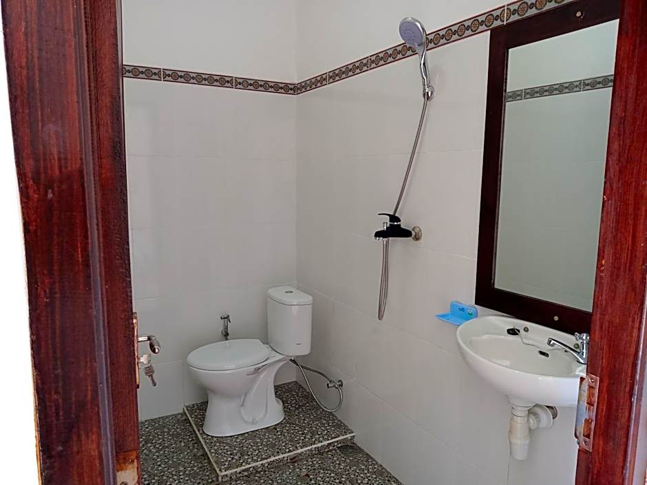 Aris Homestay and Warung Made