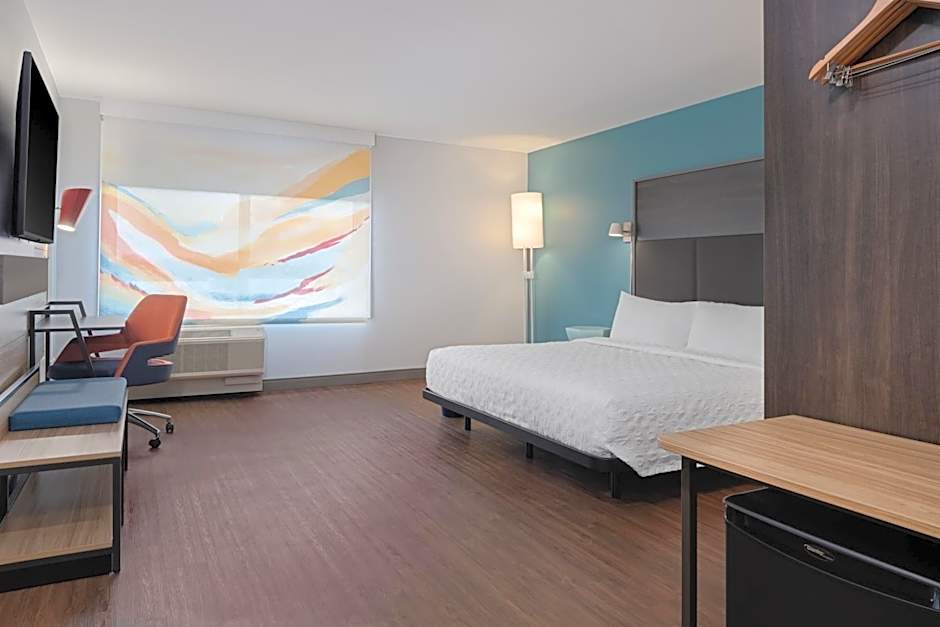 Tru by Hilton Miramar