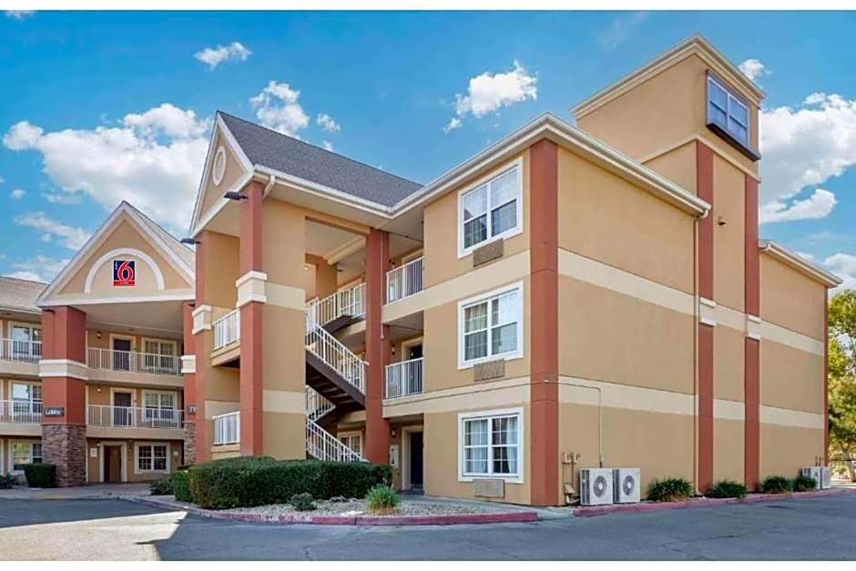 Studio 6 Suites Fresno North CA