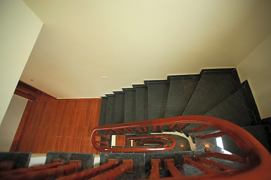 Family Airport Hotel