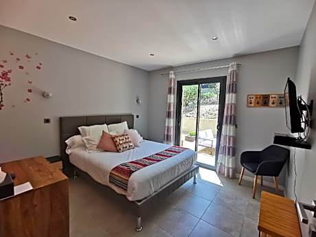 Famille-Salle de bain privée extérieure-Vue sur Jardin