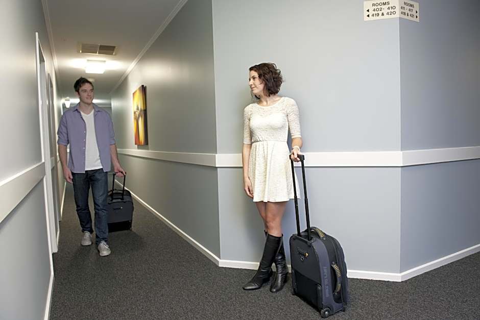 Adelaide Riviera Hotel