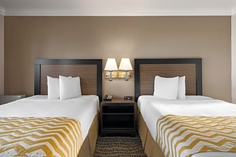 1 Double Bed, 1 Twin Bed, Mobility Accessible Room, Tub w/Grab Bars, Non-Smoking