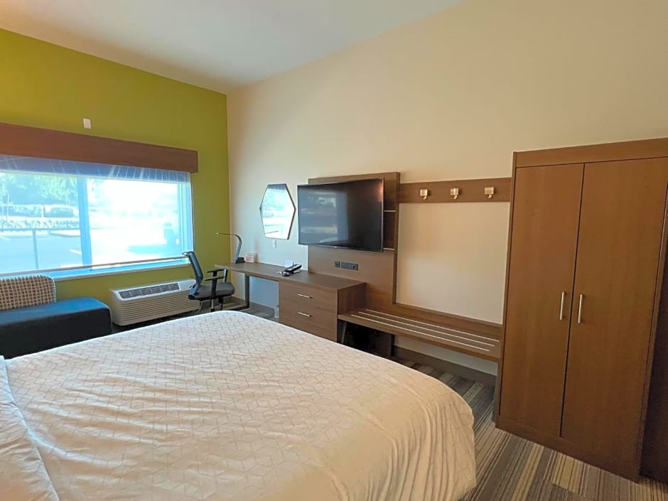 Holiday Inn Express & Suites - Ukiah, an IHG Hotel