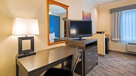 Suite-2 Queen Beds, Non-Smoking, Sofabed, Refrigerator, Microwave, Coffee Maker, Full Breakfast