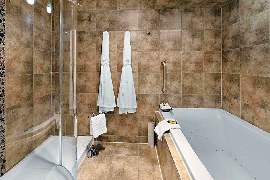 Best Western Plus NorWester Hotel & Conference Centre