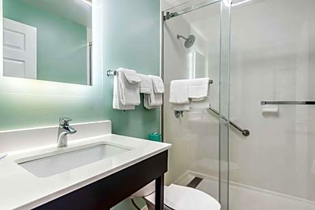 Queen Room with Two Queen Beds - Non-Smoking/Pet-Friendly