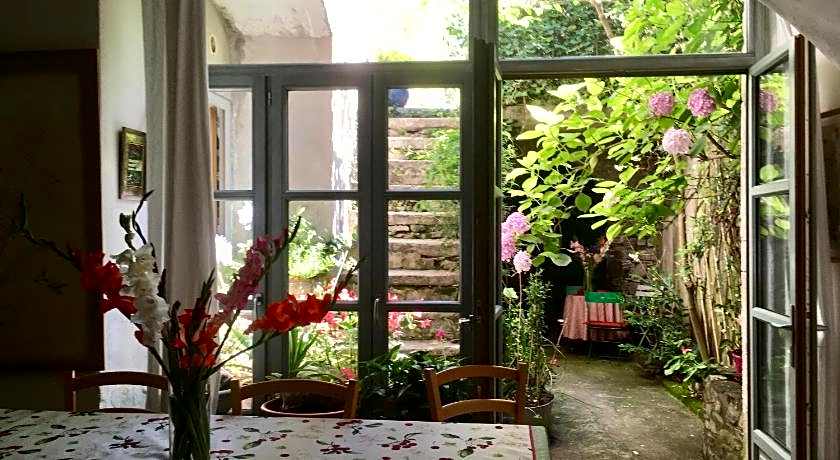 Les Asphodeles Amelie