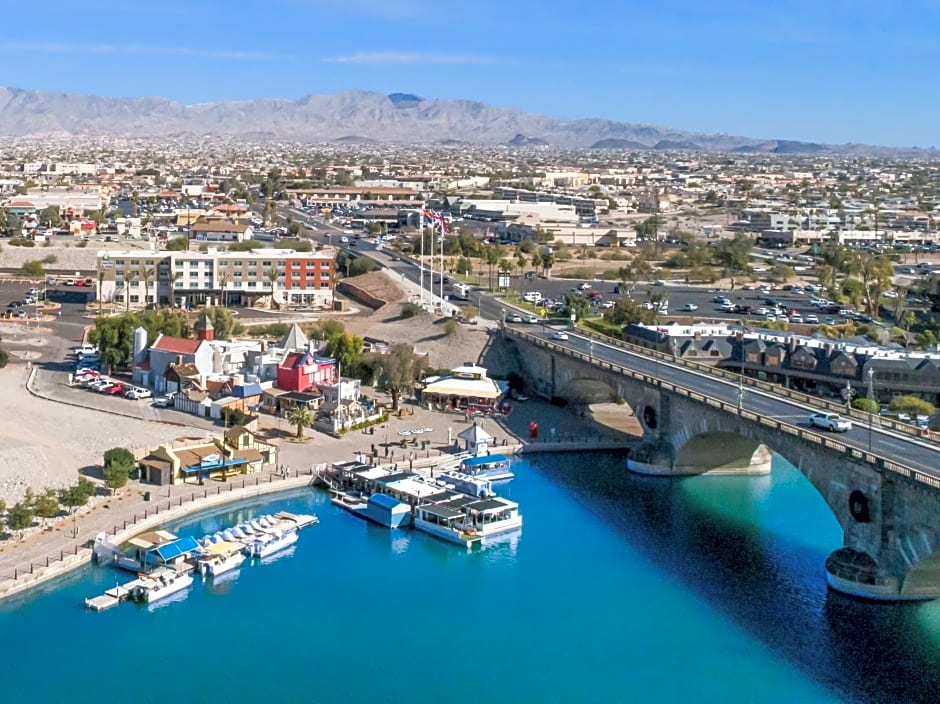 Holiday Inn Express and Suites Lake Havasu London Bridge By IHG