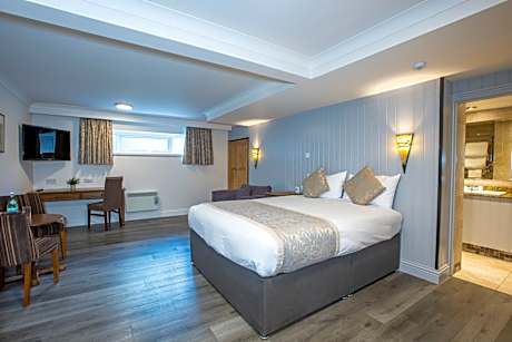 Superior King Room with Kitchenette