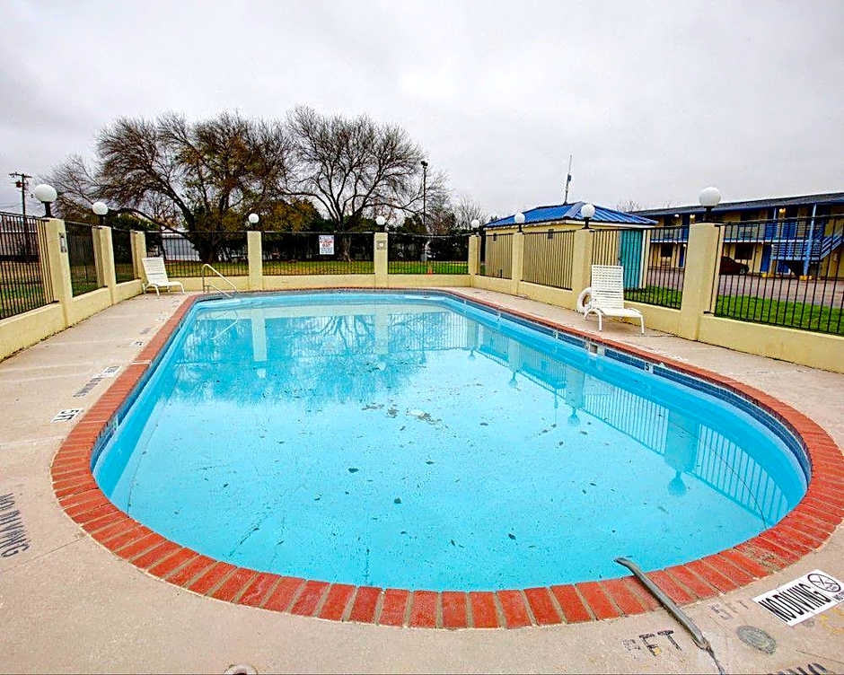 Motel 6-Waco, TX