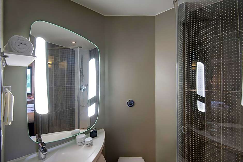 ibis Pontorson Baie Du Mont Saint Michel