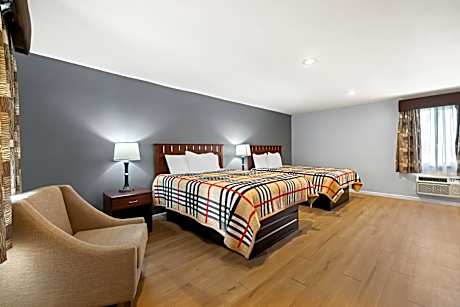 Queen Room with Two Queen Beds - Non-Smoking