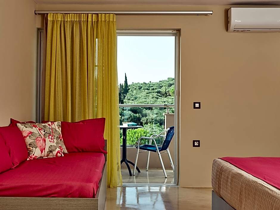 Koukounaria Hotel & Suites