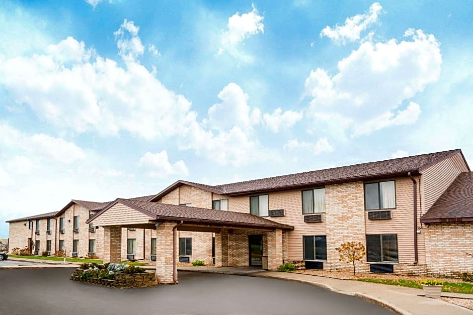 Days Inn by Wyndham Black River Falls - Access to ATV Trail