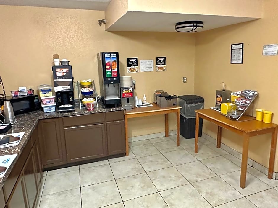 Days Inn & Suites by Wyndham Pigeon Forge