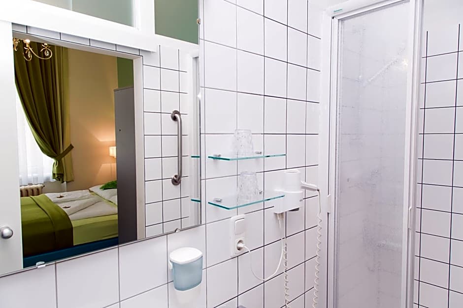 Very Central, 5 min to city center, Self Check In