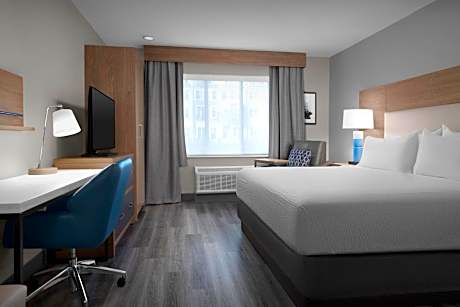 King Studio Suite with Bath Tub - Mobility Access