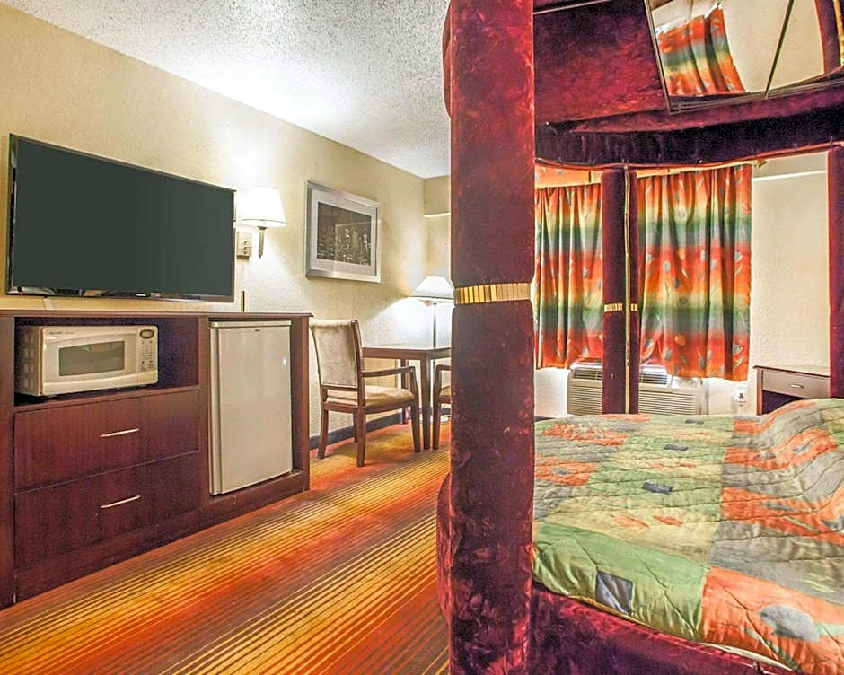 Days Inn by Wyndham Jersey City