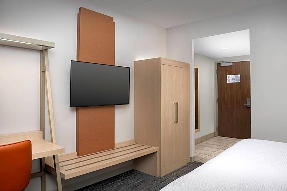 Holiday Inn Express & Suites Pittsburgh North Shore By IHG