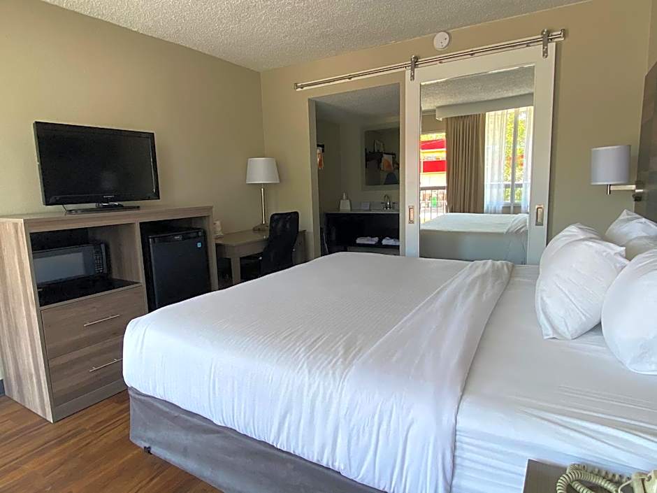 Clarion Pointe University/Expo