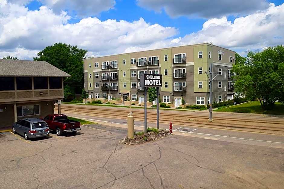 Snelling Motel
