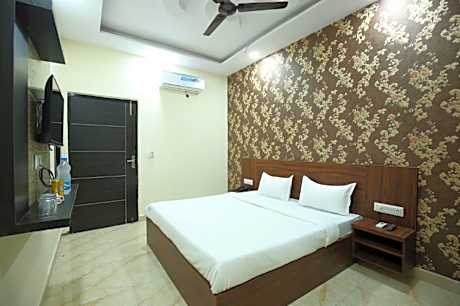 Goroomgo Shiva residency Amritsar