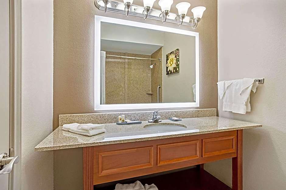 La Quinta Inn & Suites by Wyndham Fairfield