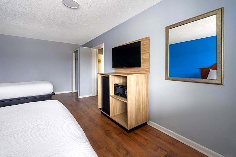 Super 8 by Wyndham Portsmouth - Norfolk