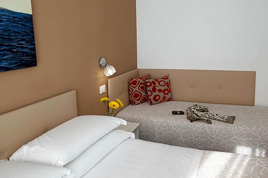 MoMo Seaview Hotel
