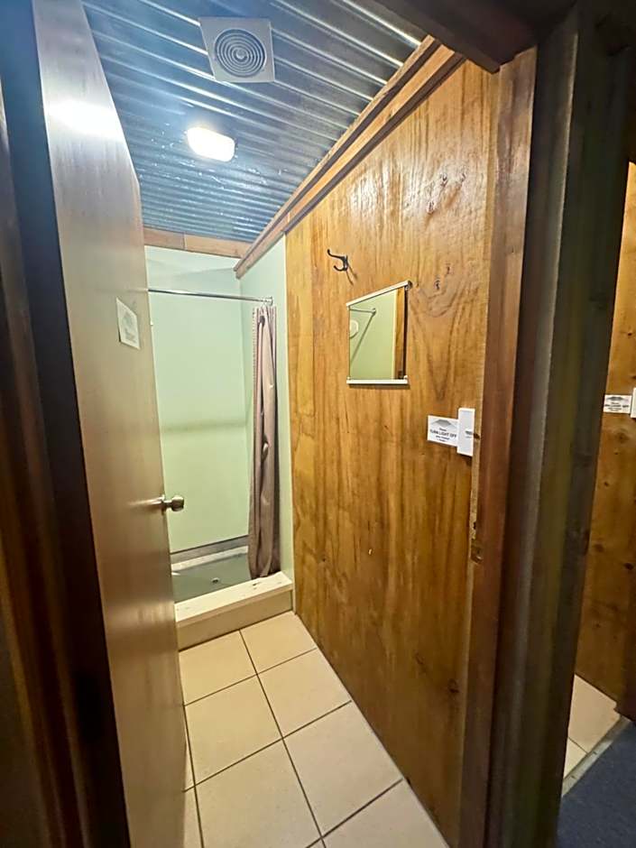 The Crossing Lodge & Backpackers