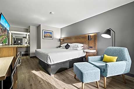 Red Lion Inn & Suites Deschutes Bend