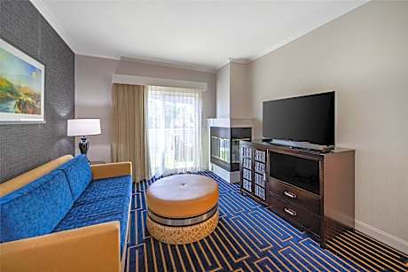 Suite - 1 King Bed, Nonsmoking, Sofabed, Whirlpool