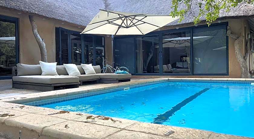 Simba Safaris African Pride Exotic Lodge