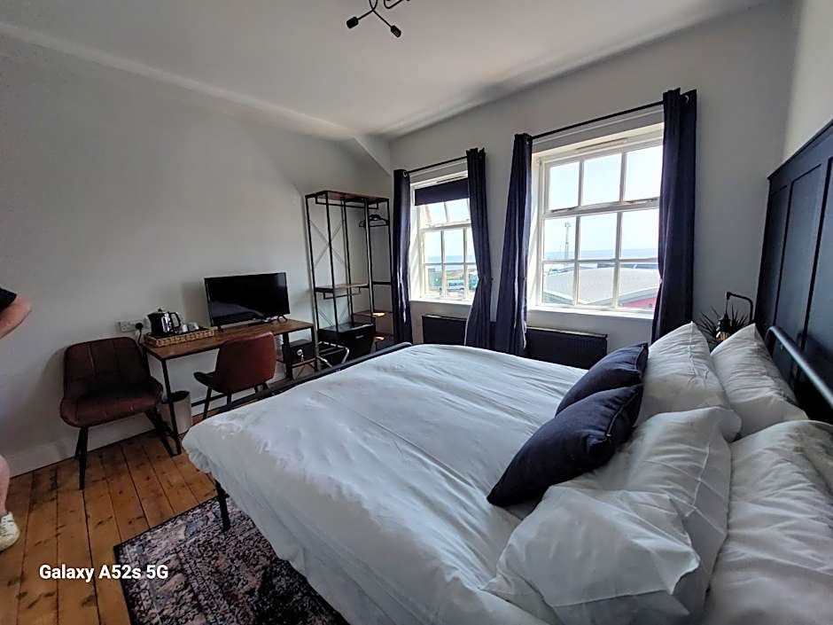 LONDONDERRYS Bar and Accommodation