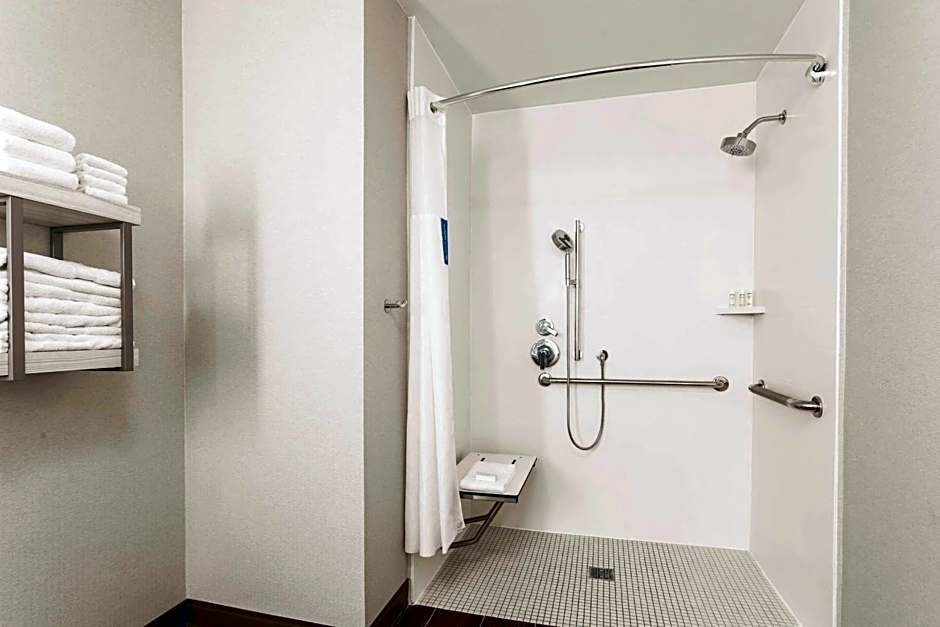 Hampton Inn By Hilton & Suites Windsor Sonoma Wine Country