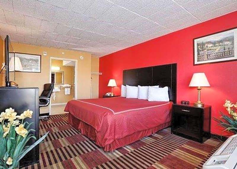 Rodeway Inn University