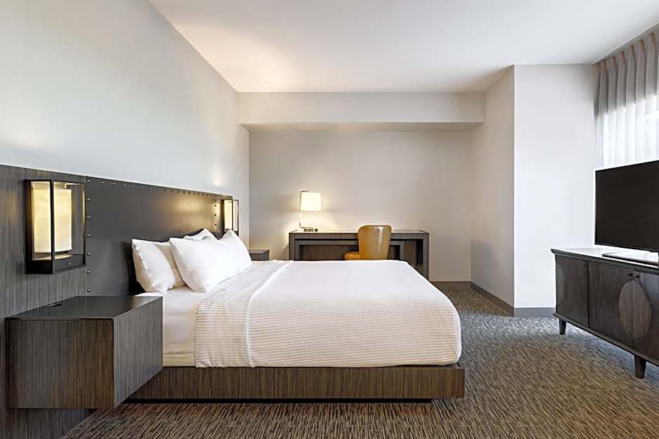 THE SOUTHLAKE HOTEL