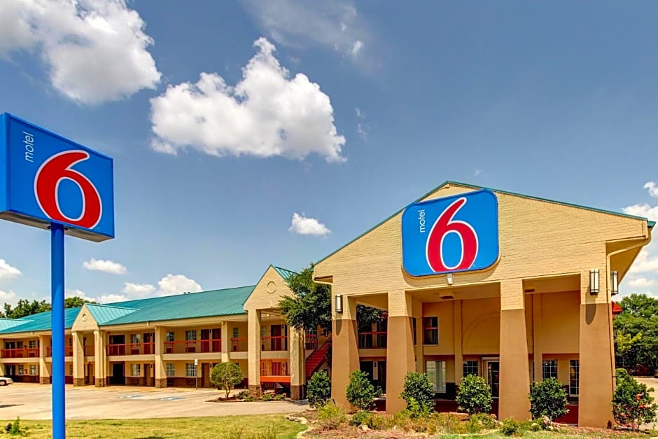 Motel 6 Arlington