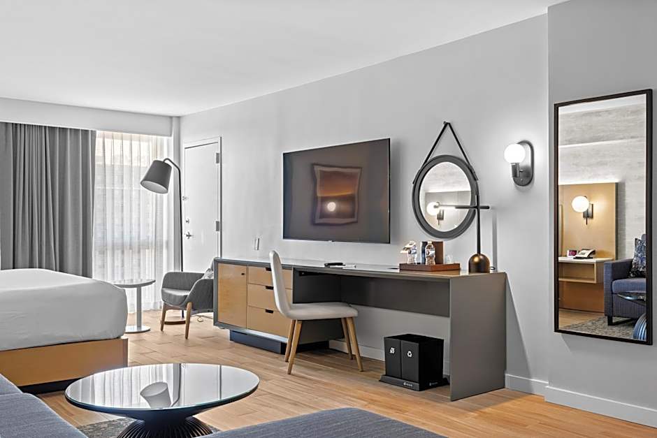 DoubleTree by Hilton New York JFK Airport