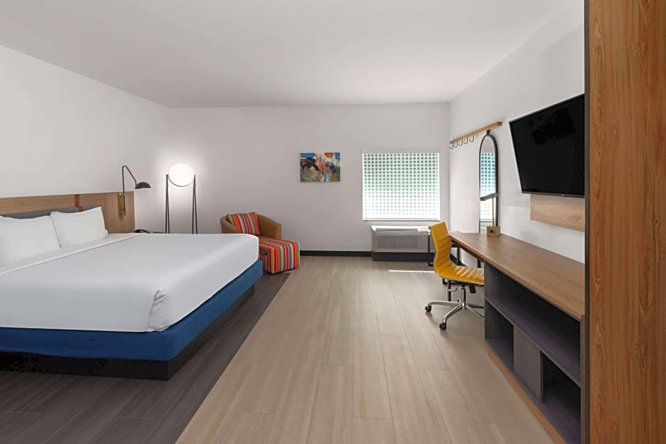 La Quinta Inn & Suites by Wyndham El Paso East Loop-375